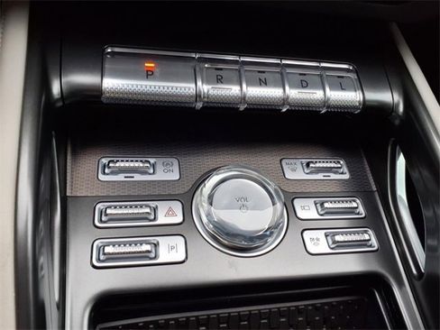 New 2025 Lincoln Nautilus Premier image 15