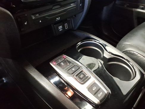 Used 2019 Honda Pilot AWD Touring image 25