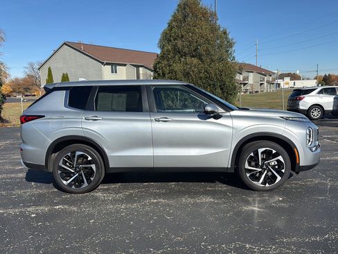 Used 2024 Mitsubishi Outlander SE Black Edition image 6