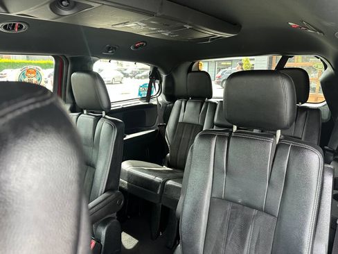 Used 2017 Dodge Grand Caravan SXT w/ Driver Convenience Group FWD image 12