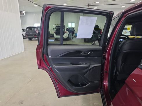 Used 2025 Jeep Grand Cherokee Altitude AWD/4WD image 25