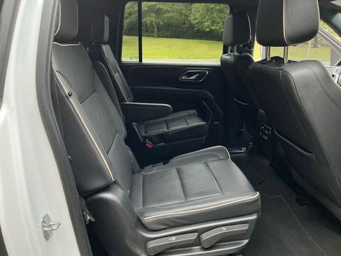 Used 2022 Chevrolet Suburban Premier image 23