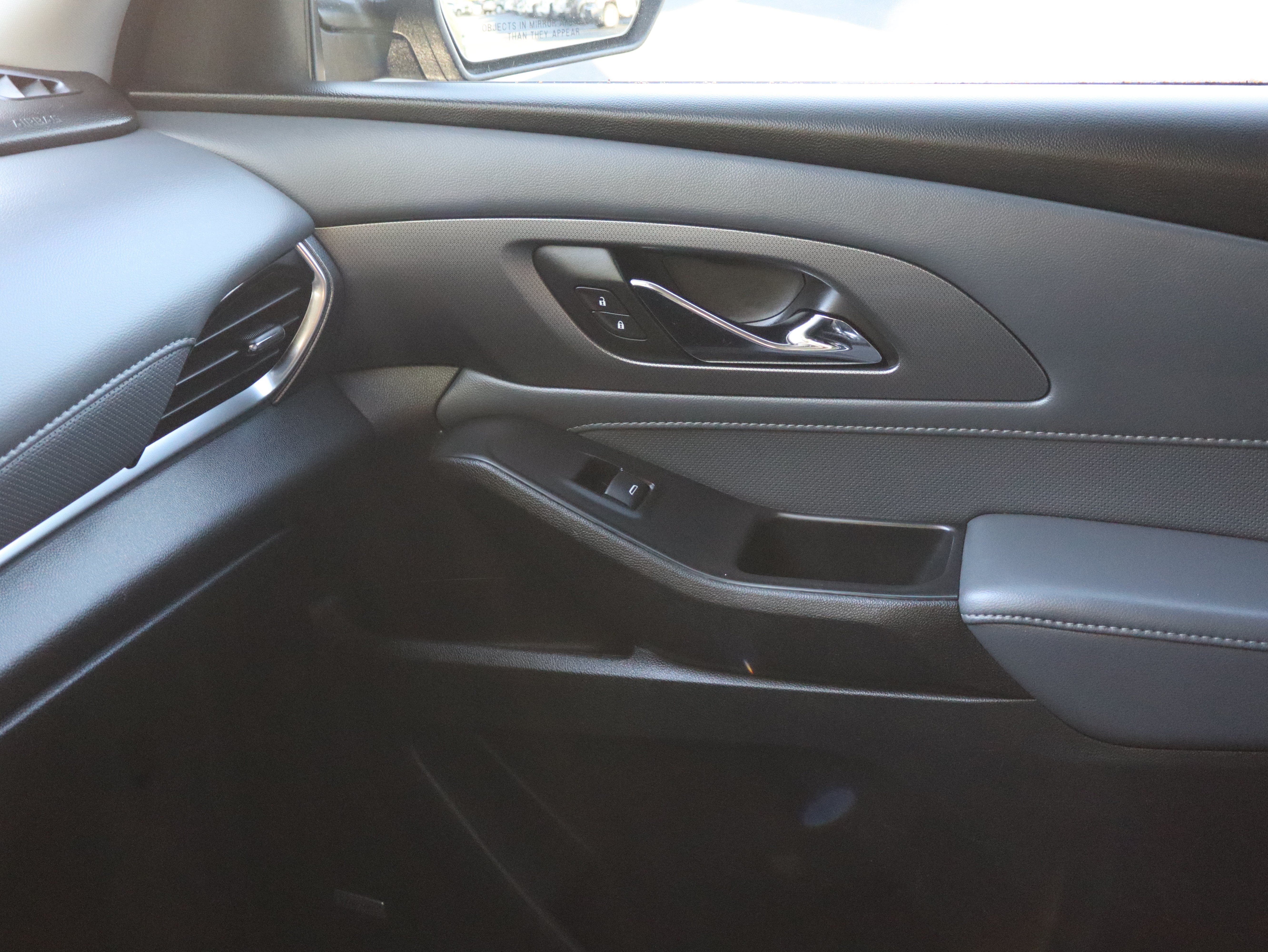 Used 2021 Chevrolet Traverse Premier FWD image 41