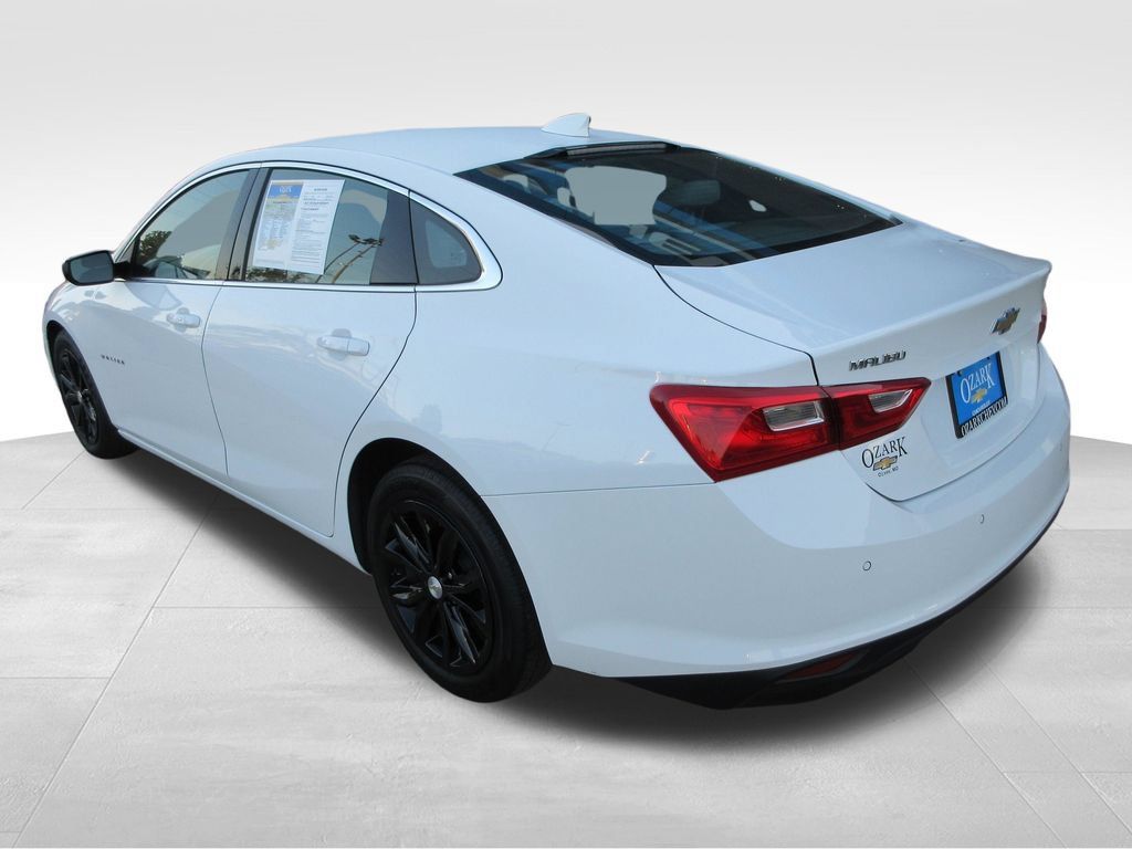 Used 2025 Chevrolet Malibu LT FWD image 3