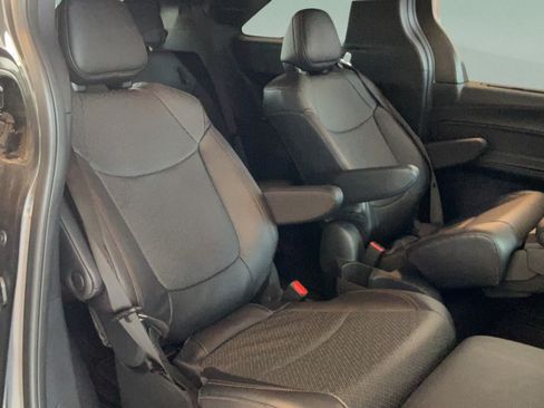 Certified 2025 Toyota Sienna Limited AWD/4WD image 31