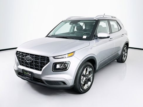Used 2025 Hyundai Venue SEL image 3