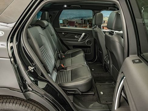 Used 2023 Land Rover Discovery Sport SE image 31