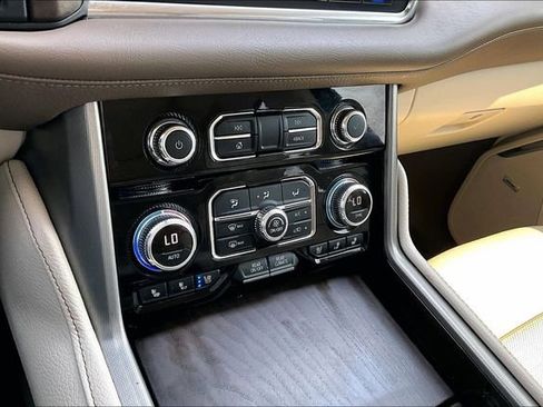Used 2022 GMC Yukon Denali w/ Denali Premium Package RWD image 31