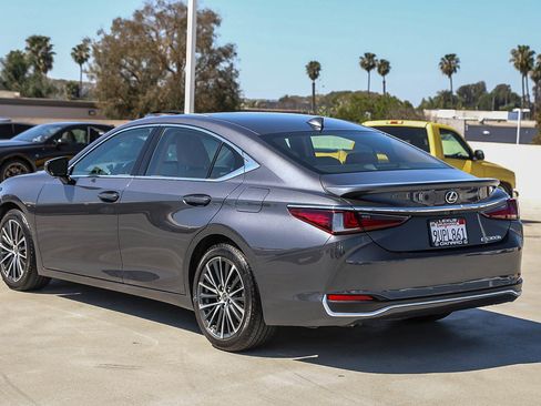 Used 2025 Lexus ES 300h 300h w/ Premium Package image 5