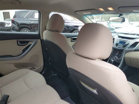 Used 2016 Hyundai Elantra SE image 31