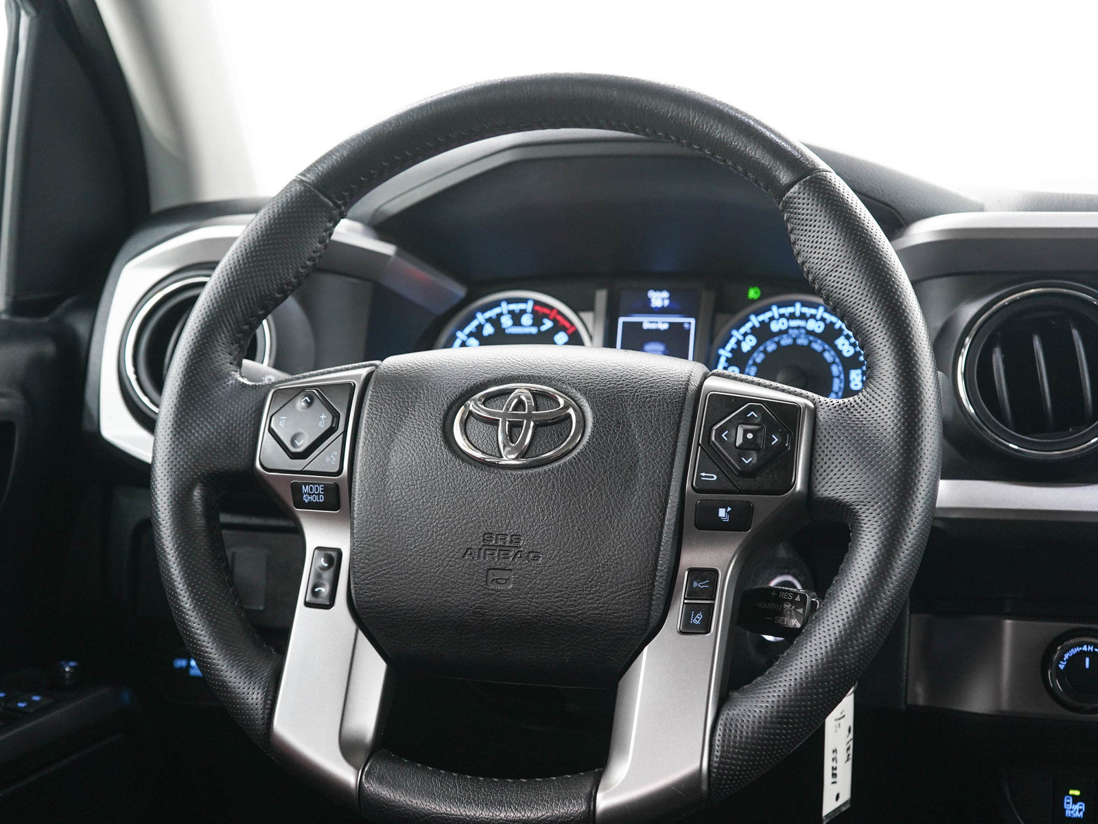 Used 2021 Toyota Tacoma SR5 w/ Technology Package AWD/4WD image 17