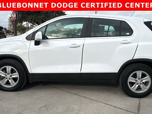 Used 2019 Chevrolet Trax LS image 2