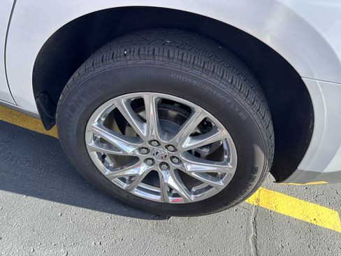 Used 2023 Buick Enclave Essence w/ Experience Buick Package image 9