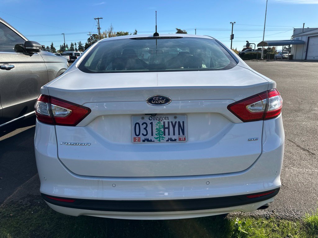 Used 2016 Ford Fusion SE FWD image 5