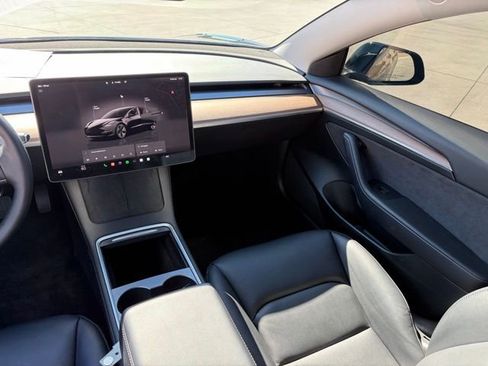 Used 2023 Tesla Model 3 Standard Range image 8