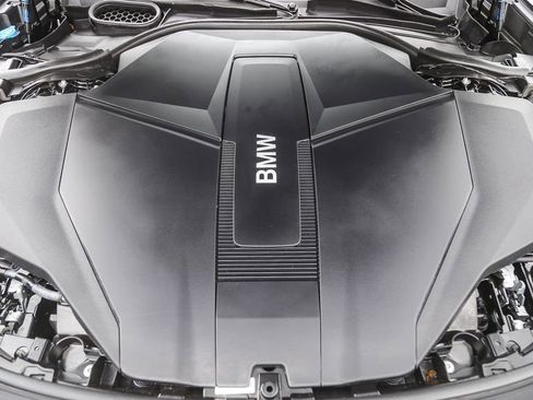 Used 2026 BMW i7 xDrive60 w/ M Sport Package RWD image 23