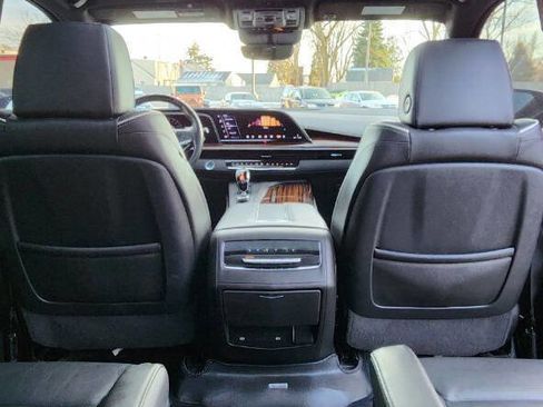 Used 2023 Cadillac Escalade ESV Premium Luxury image 35