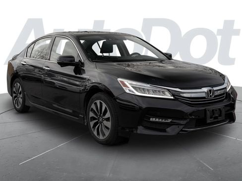 Used 2017 Honda Accord Touring image 4