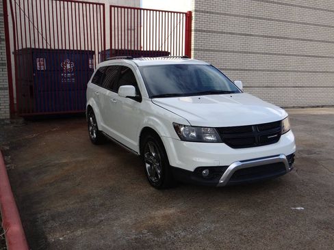 Used 2017 Dodge Journey Crossroad FWD image 3