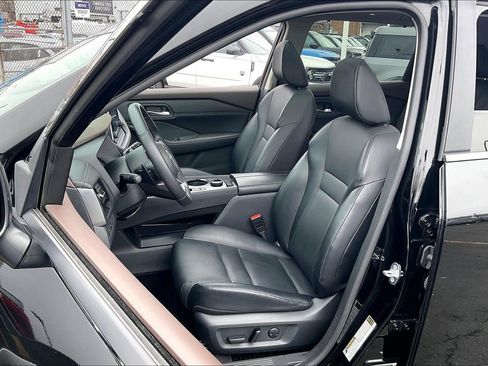 Used 2022 Nissan Rogue SV w/ SV Premium Package image 24