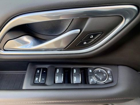 Used 2022 Chevrolet Suburban High Country image 19