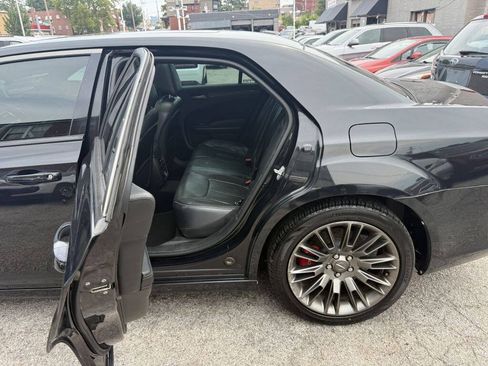Used 2014 Chrysler 300 C RWD image 22
