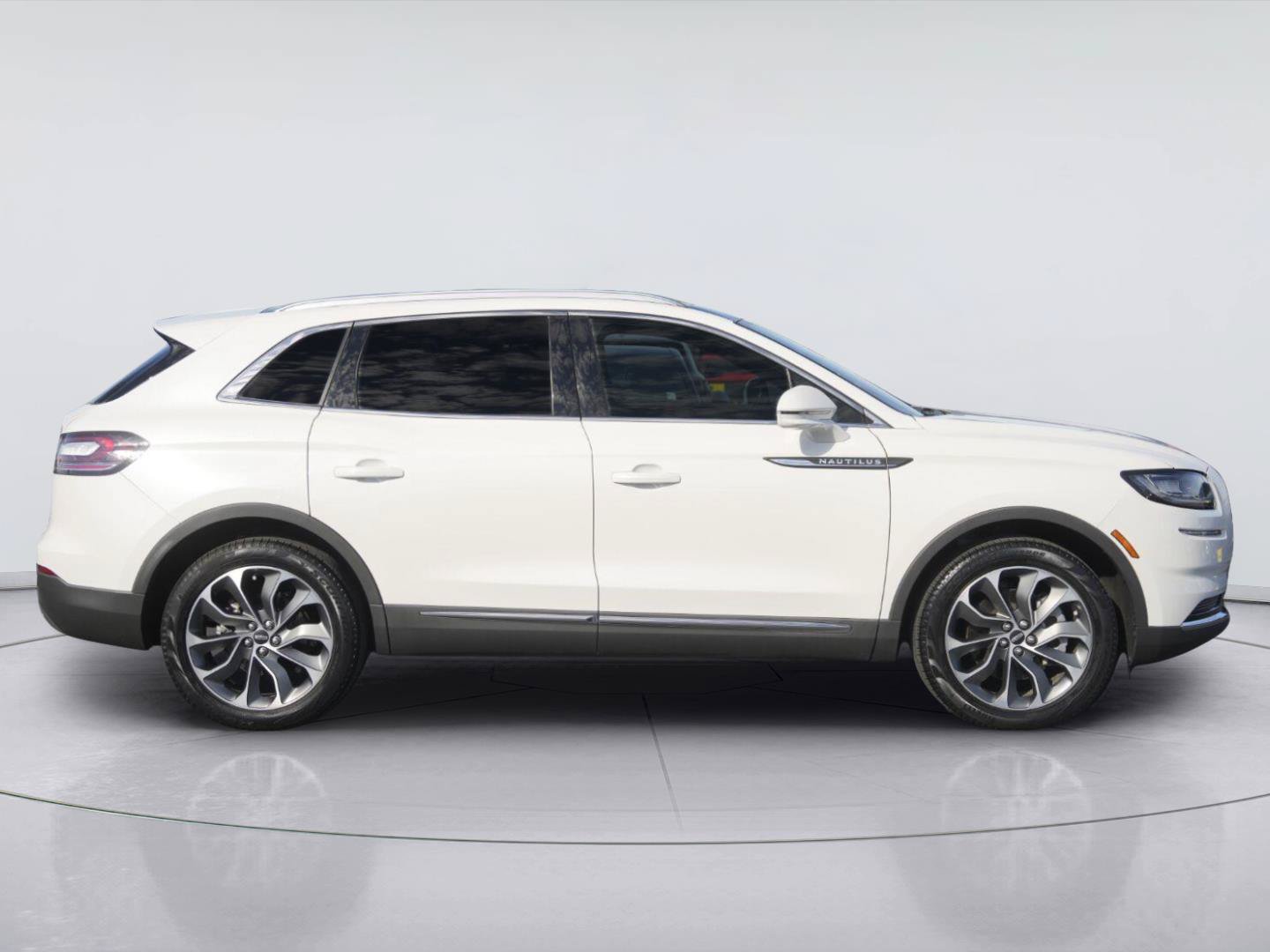 Used 2022 Lincoln Nautilus Reserve w/ Luxury Package FWD image 5