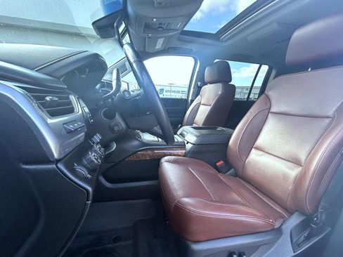 Used 2020 Chevrolet Suburban Premier w/ Premier Plus Edition image 10