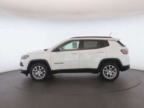 Used 2023 Jeep Compass Latitude AWD/4WD image 19