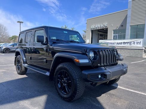 Used 2020 Jeep Wrangler Unlimited Sahara image 7