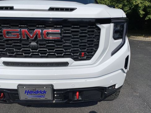 Used 2022 GMC Sierra 1500 AT4 w/ AT4 Premium Package AWD/4WD image 15