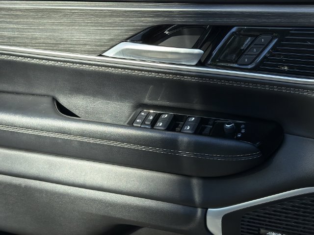 Used 2024 Jeep Wagoneer L Series II w/ Flexible Seating Group AWD/4WD image 32
