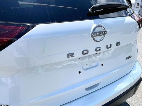 Used 2025 Nissan Rogue S AWD/4WD image 8