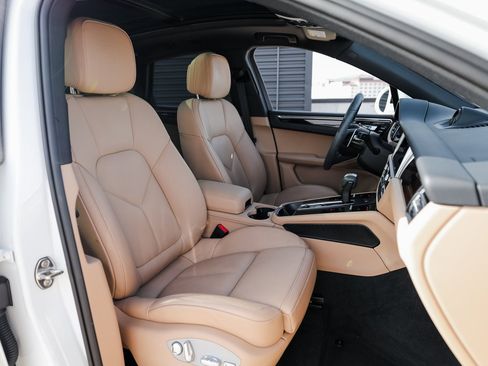 Used 2025 Porsche Macan image 29