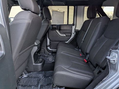 Used 2017 Jeep Wrangler Unlimited Rubicon w/ Connectivity Group image 15