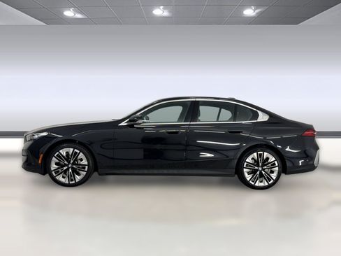 Used 2026 BMW 530i RWD image 2