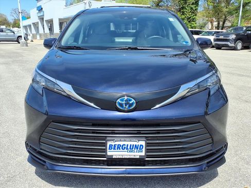 Used 2024 Toyota Sienna LE FWD image 9