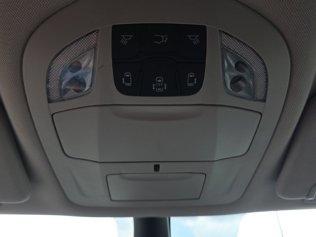 Used 2023 Chrysler Pacifica Touring-L FWD image 24