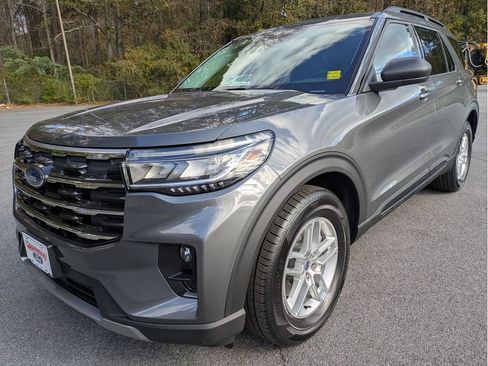 Used 2026 Ford Explorer Active w/ Active Comfort Package RWD image 2