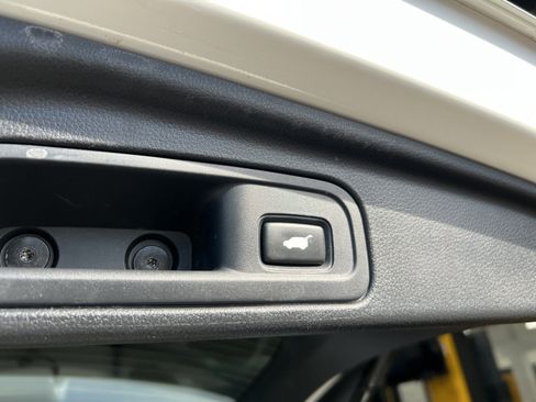 Used 2017 Honda Pilot Elite image 33
