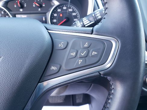 Used 2022 Chevrolet Equinox LT w/ Driver Convenience Package image 17