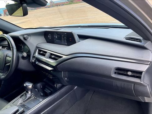 Used 2020 Lexus UX 200 w/ Premium Package FWD image 22