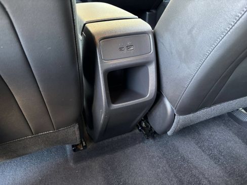 Used 2025 Chevrolet Trax LT FWD image 21