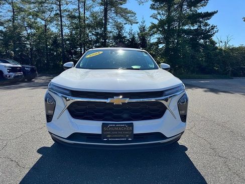 Certified 2024 Chevrolet Trax LT w/ Driver Confidence Package FWD image 2