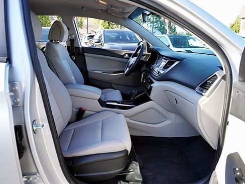 Used 2017 Hyundai Tucson SE FWD image 11