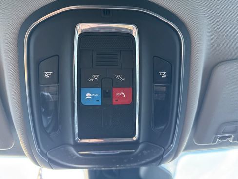 Used 2023 Jeep Grand Cherokee Laredo AWD/4WD image 23