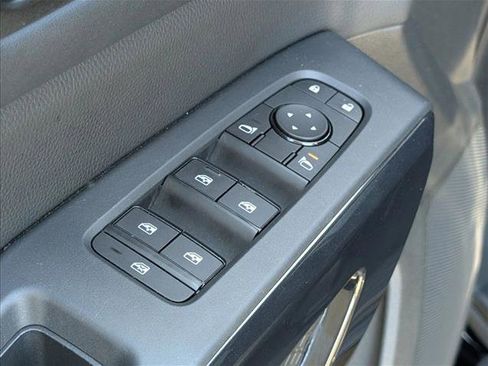 Used 2024 Nissan Pathfinder S FWD image 12