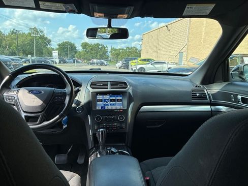 Used 2018 Ford Explorer XLT w/ Equipment Group 201A AWD/4WD image 7