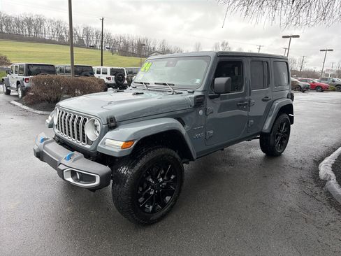 Used 2024 Jeep Wrangler Sahara w/ Technology Group image 8
