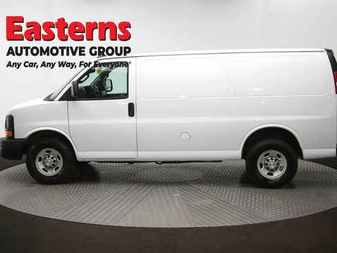 Used 2017 Chevrolet Express 2500 RWD image 60